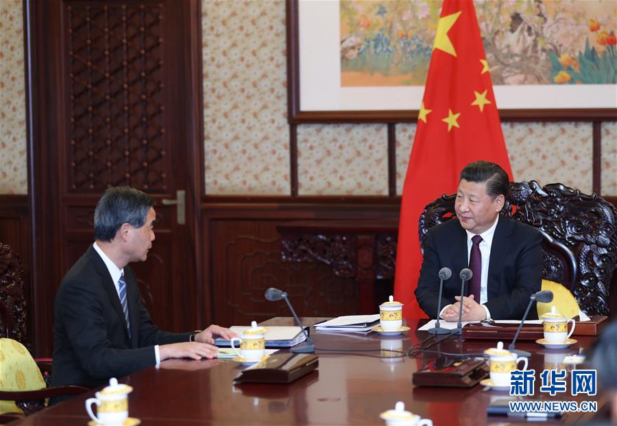 （时政）习近平会见来京述职的梁振英